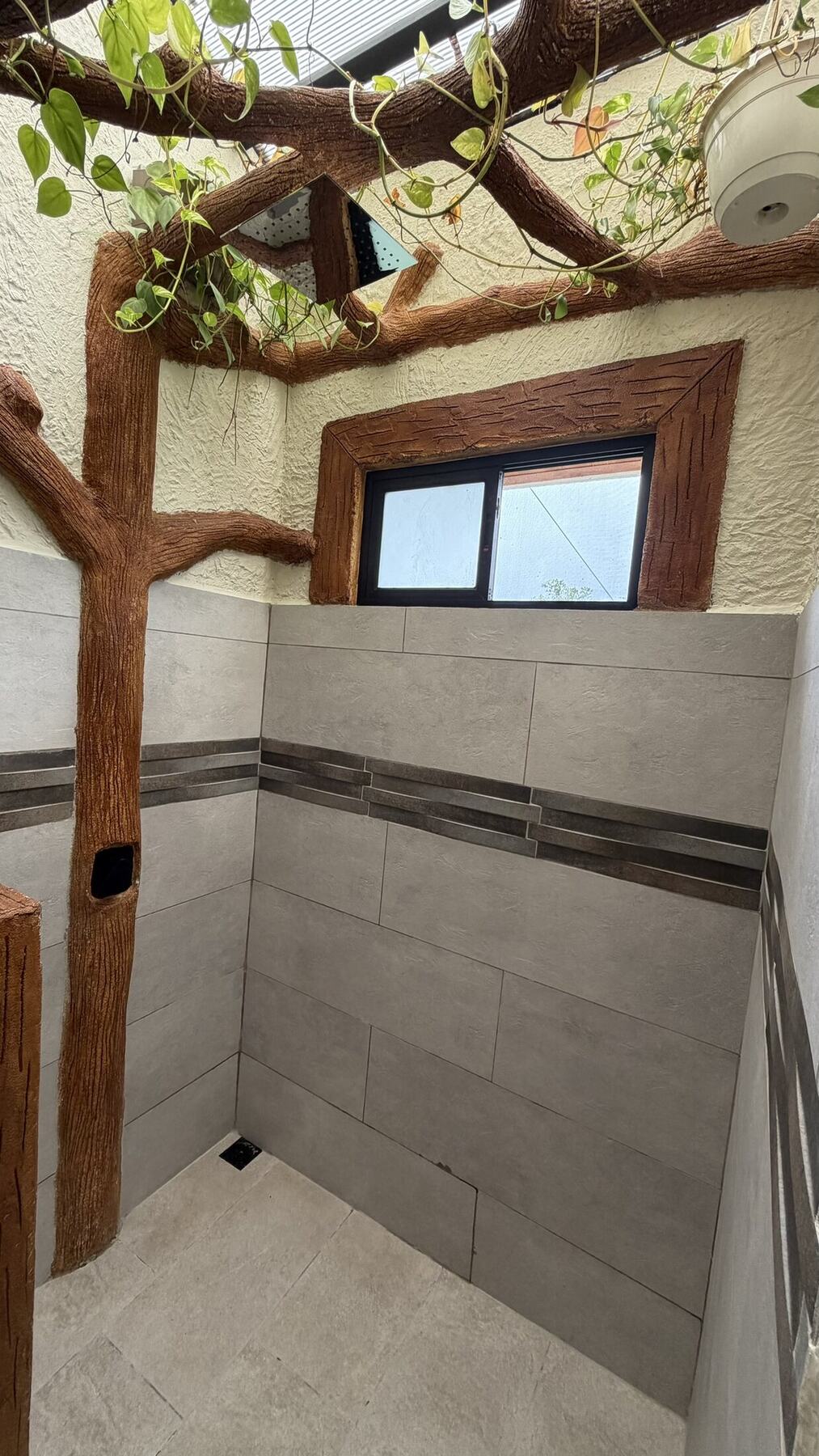 Nature-inspired shower